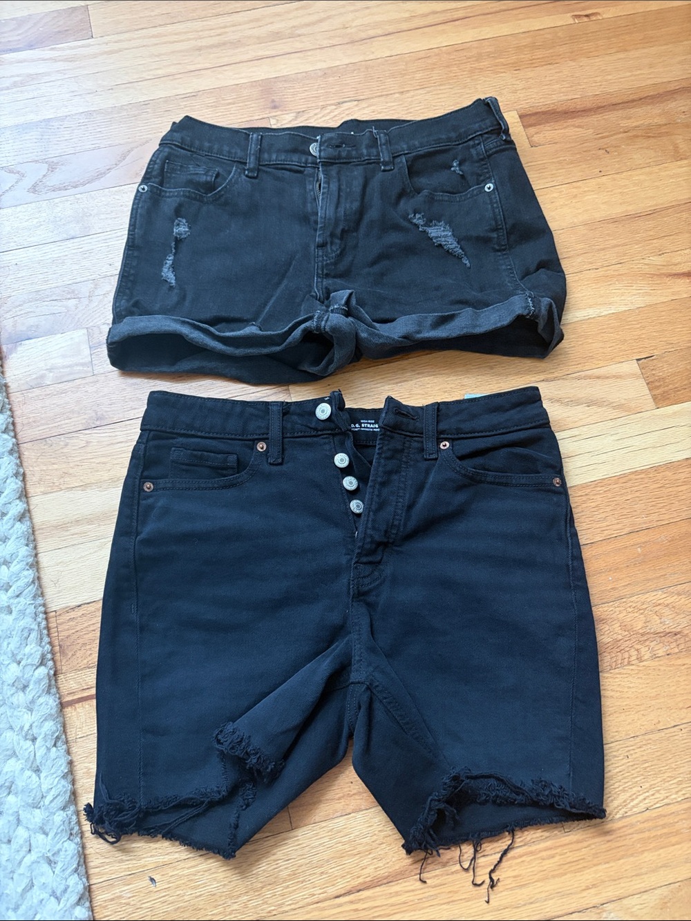 2 pairs of old navy black jean shorts womens sz 6 mid rise and boyfriend